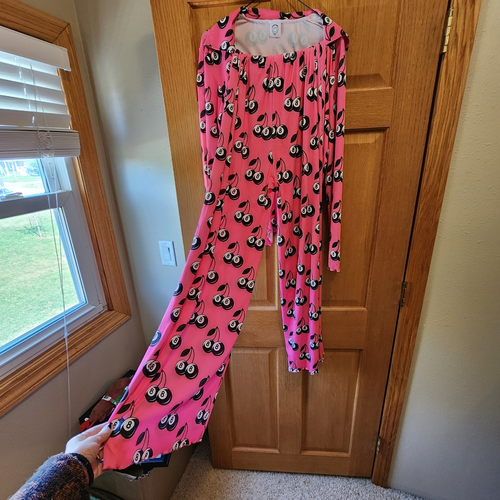 Pink pleated Set with 8 Ball Pattern